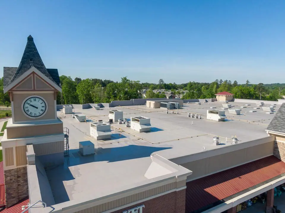 what is tpo roofing-overhead view of a commercial building with clean tpo roofing